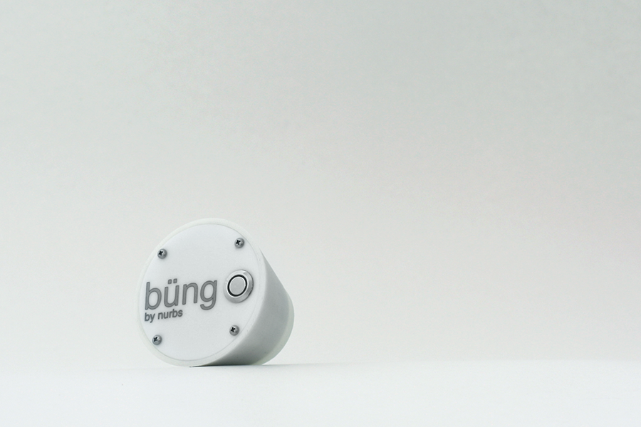 This is an image of our Smart Bung. It is a white conical shaped corked with the büng logo on the top alongside a pushbutton.